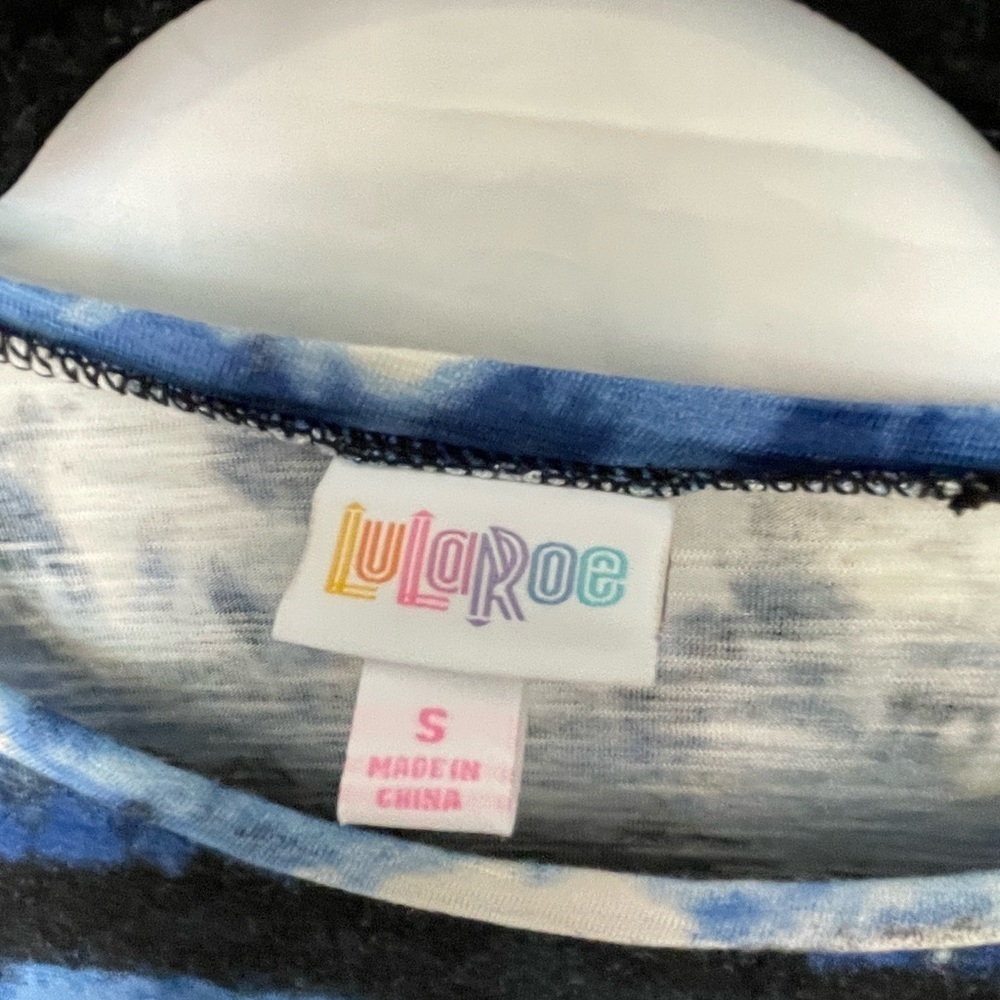 LulaRoe Blue and White Tie-Dye Women's Top​​​​​ - Picture 4 of 5